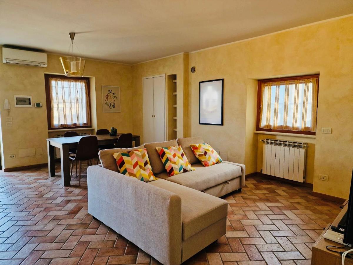 Thomas' Castle Daire Pozzolengo Dış mekan fotoğraf
